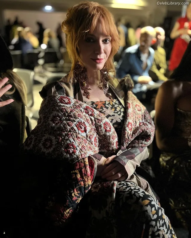 Christina Hendricks photo 14 of 2758