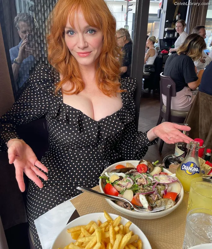 Christina Hendricks photo 18 of 2758