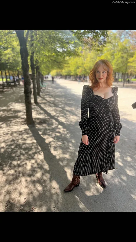 Christina Hendricks photo 23 of 2758
