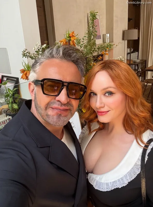 Christina Hendricks photo 1 of 2758