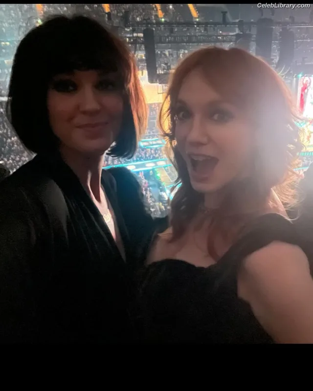 Christina Hendricks photo 3 of 2758