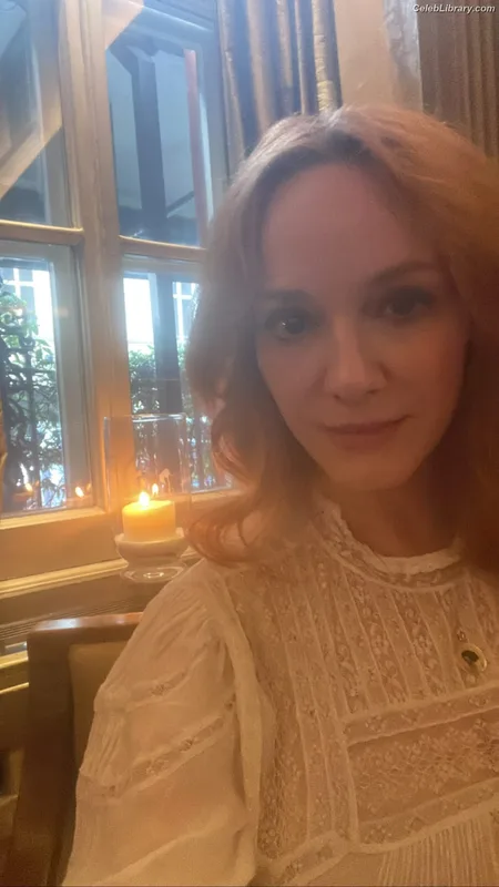 Christina Hendricks photo 8 of 2758