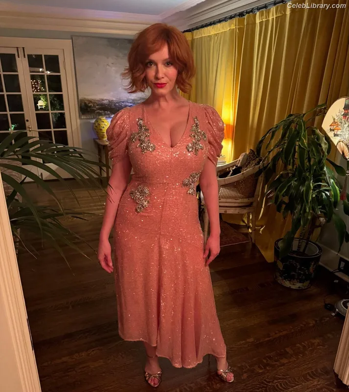 Christina Hendricks photo 12 of 2758