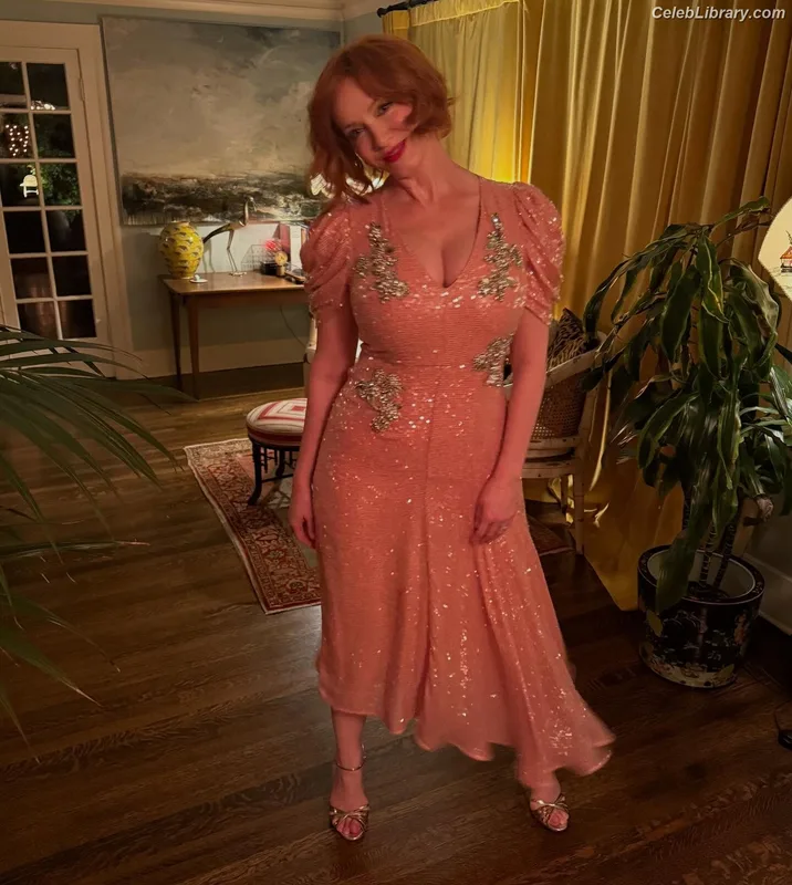 Christina Hendricks photo 13 of 2758