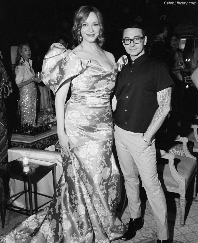 Christina Hendricks photo 17 of 2758