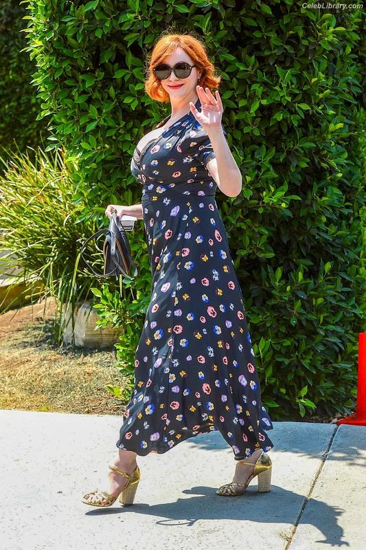 Christina Hendricks photo 21 of 2758