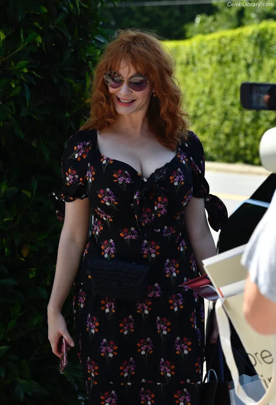 Christina Hendricks photo 1 of 2758