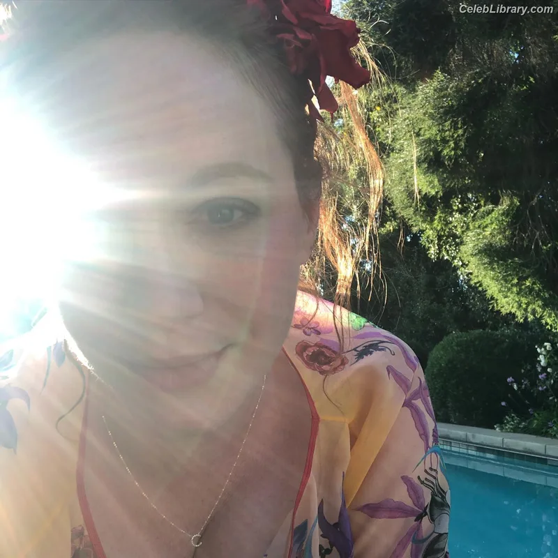 Christina Hendricks photo 11 of 2758