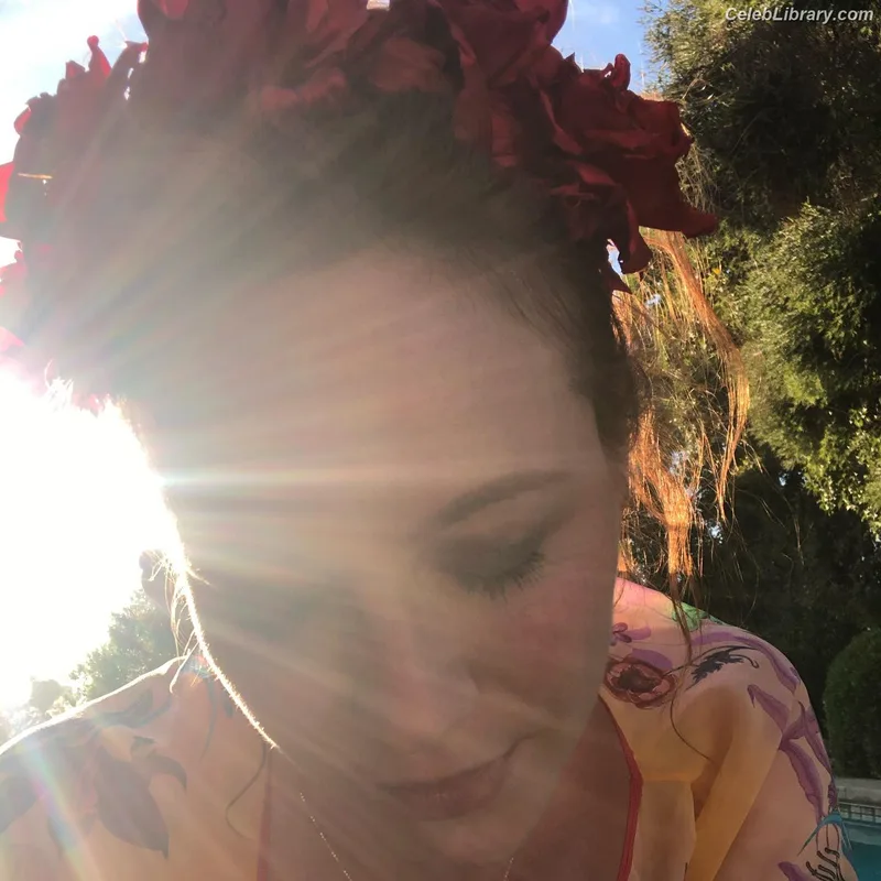 Christina Hendricks photo 13 of 2758
