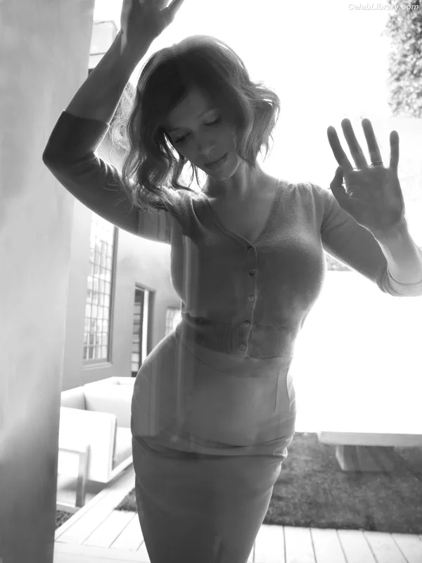 Christina Hendricks photo 3 of 2758