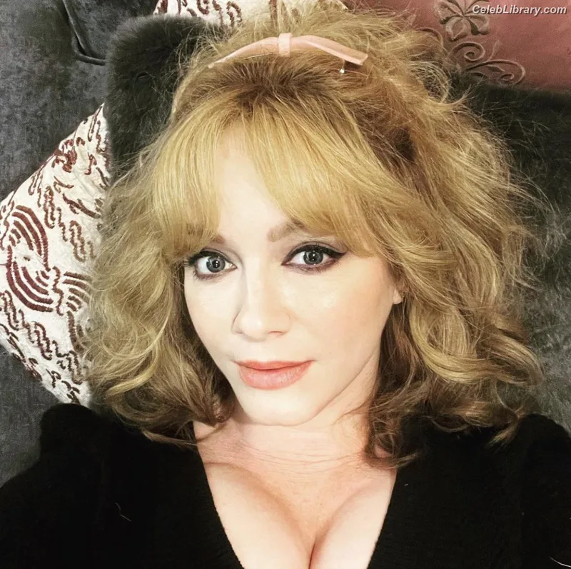 Christina Hendricks photo 7 of 2758