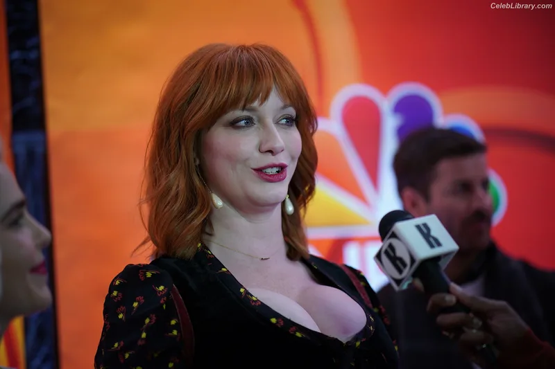 Christina Hendricks photo 16 of 2758