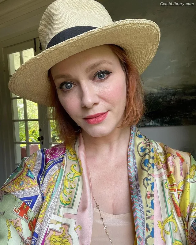 Christina Hendricks photo 19 of 2758