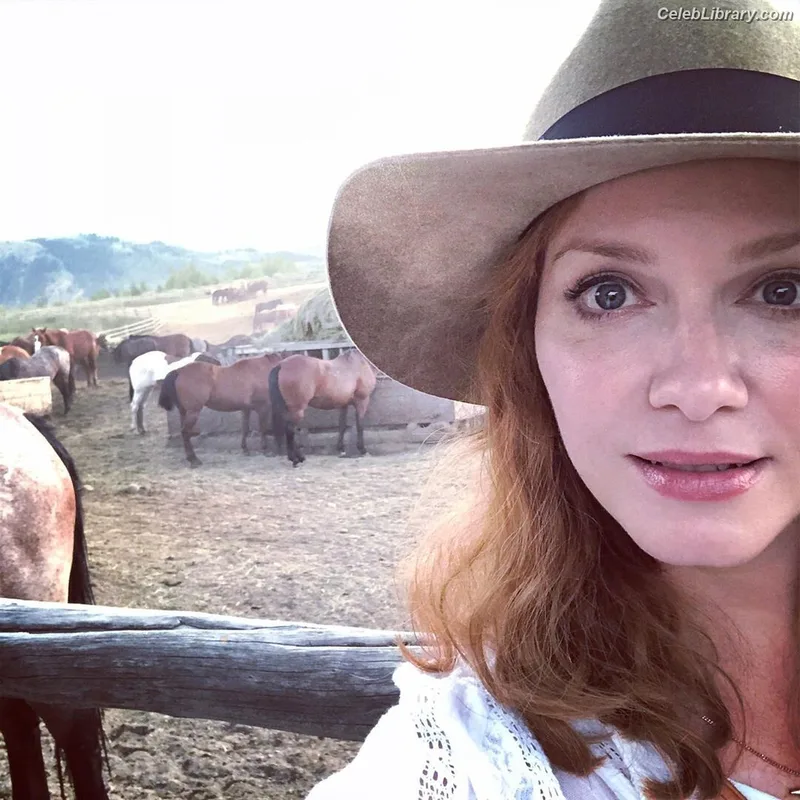 Christina Hendricks photo 24 of 2758