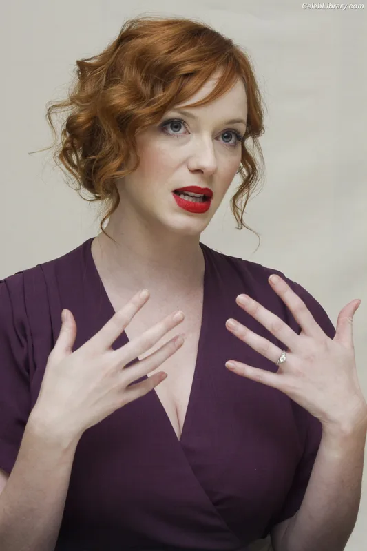 Christina Hendricks photo 1 of 2758