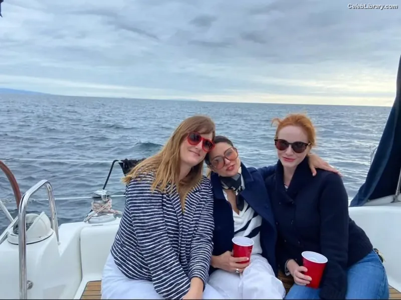 Christina Hendricks photo 23 of 2758