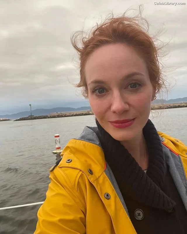 Christina Hendricks photo 24 of 2758
