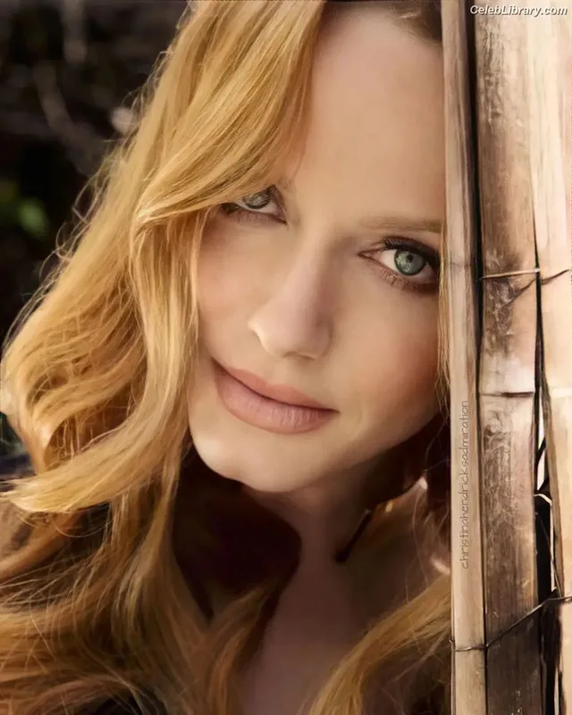 Christina Hendricks photo 6 of 2758