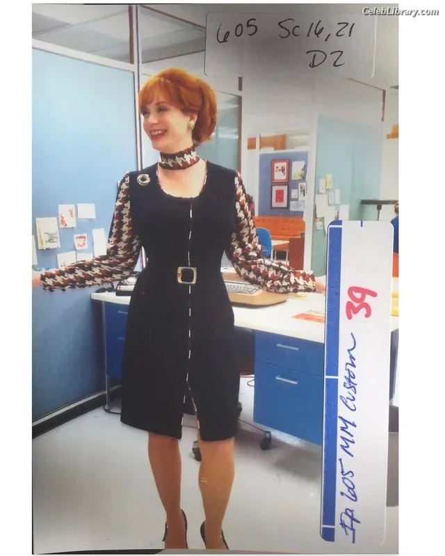 Christina Hendricks photo 16 of 2758