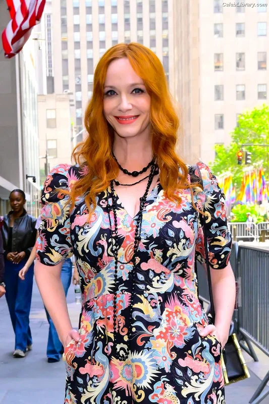 Christina Hendricks photo 23 of 2758