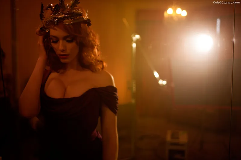 Christina Hendricks photo 3 of 2758
