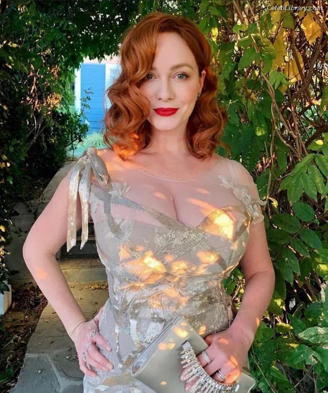Christina Hendricks photo 2 of 2758