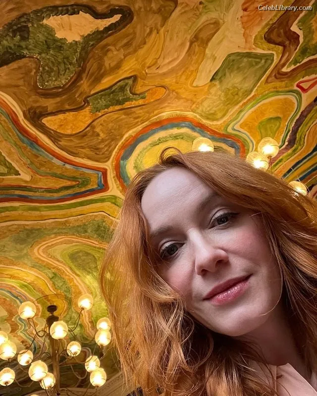 Christina Hendricks photo 5 of 2758