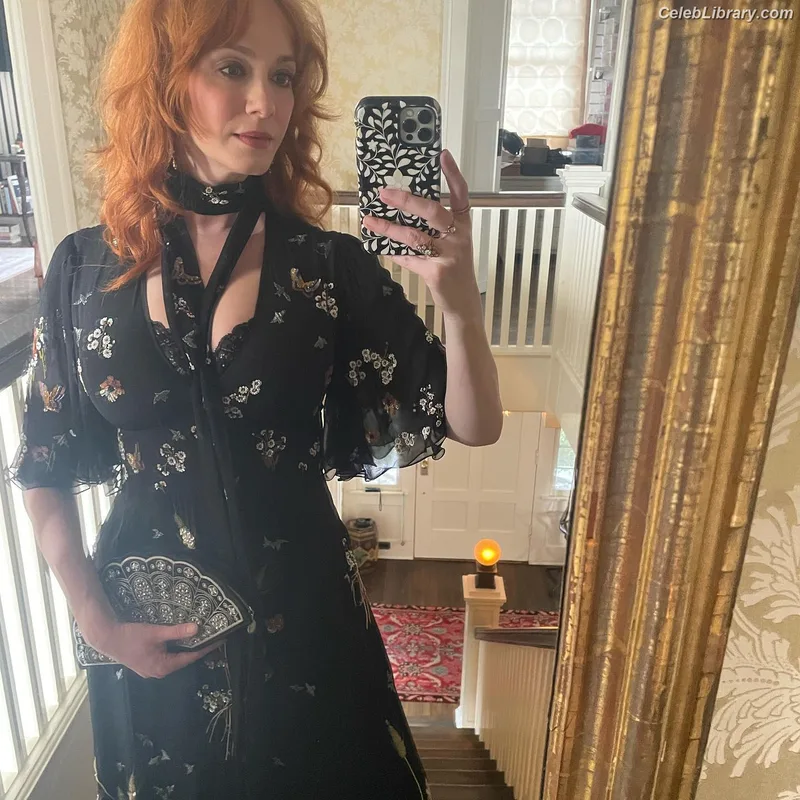 Christina Hendricks photo 24 of 2758