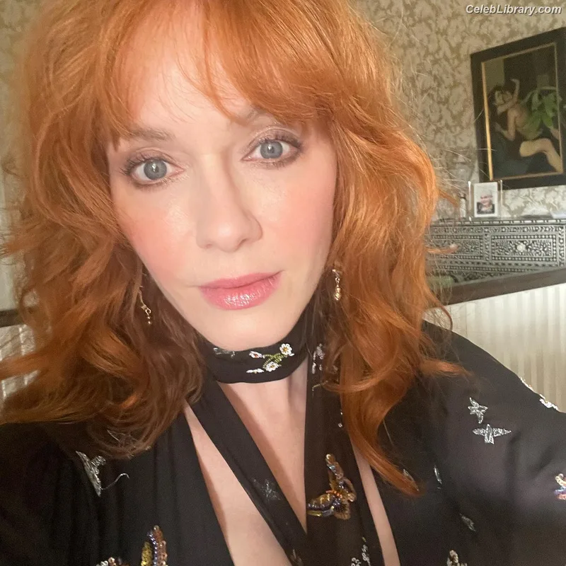 Christina Hendricks photo 1 of 2758