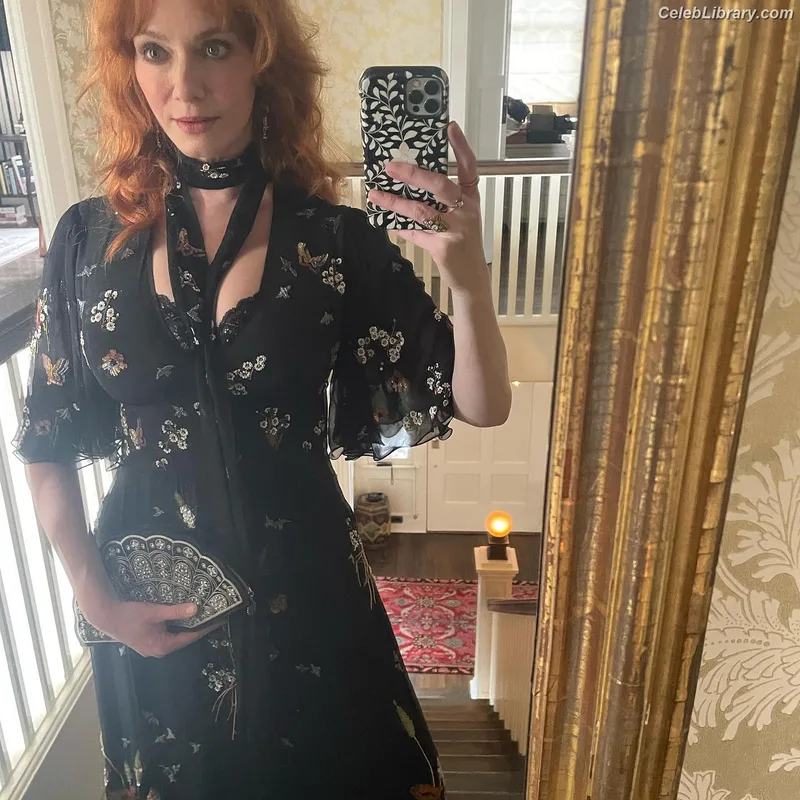 Christina Hendricks photo 3 of 2758