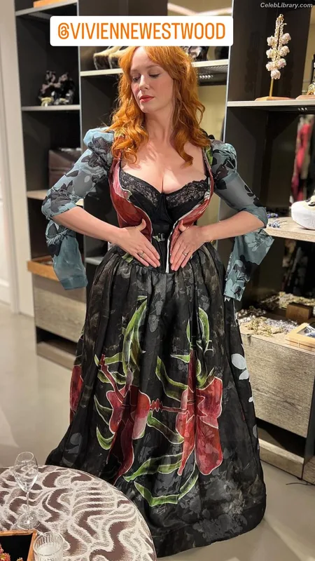 Christina Hendricks photo 7 of 2758