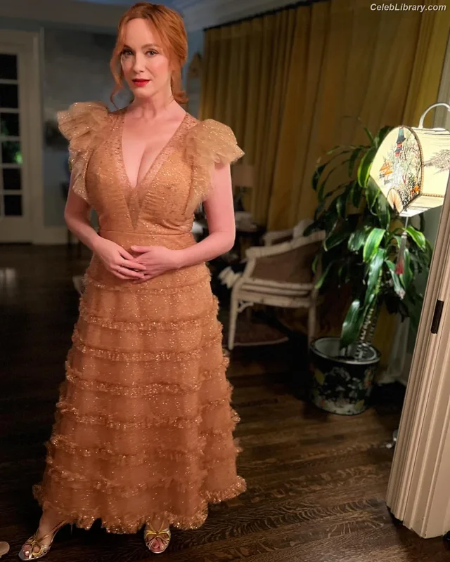 Christina Hendricks photo 21 of 2758