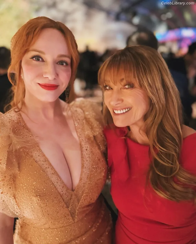 Christina Hendricks photo 24 of 2758