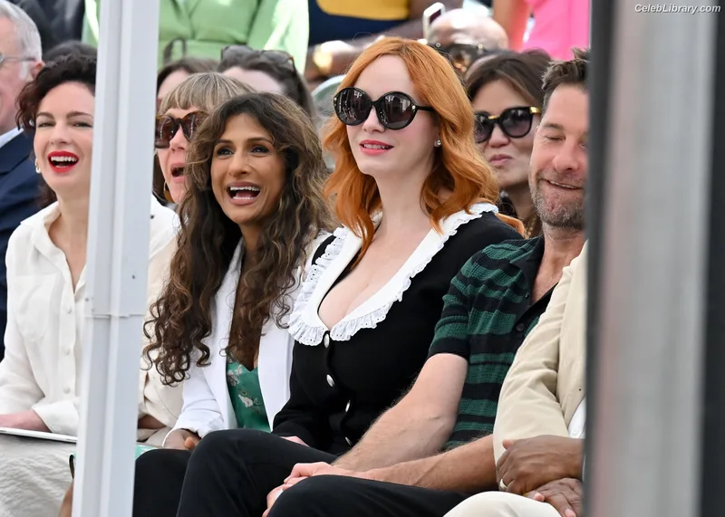 Christina Hendricks photo 24 of 2758