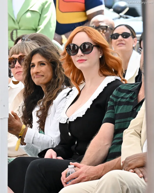 Christina Hendricks photo 1 of 2758