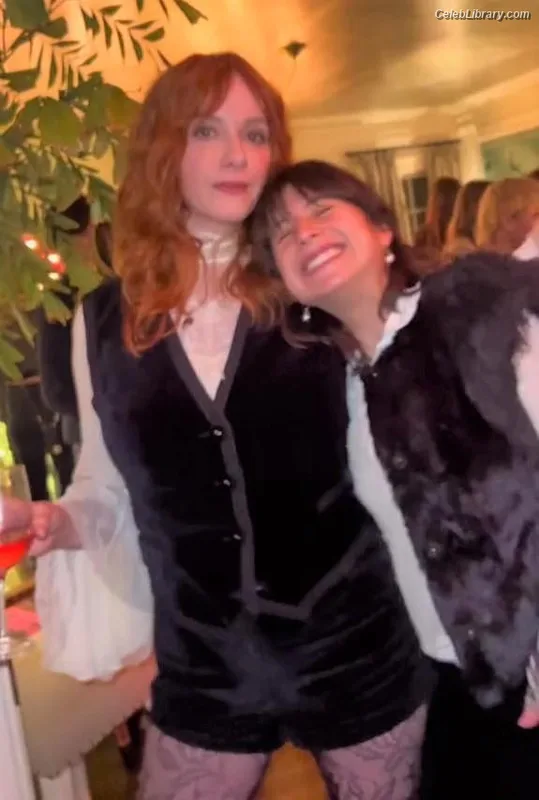 Christina Hendricks photo 7 of 2758