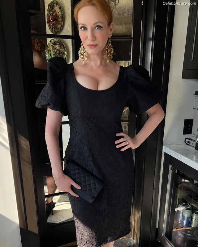 Christina Hendricks photo 16 of 2758