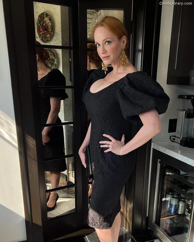 Christina Hendricks photo 18 of 2758