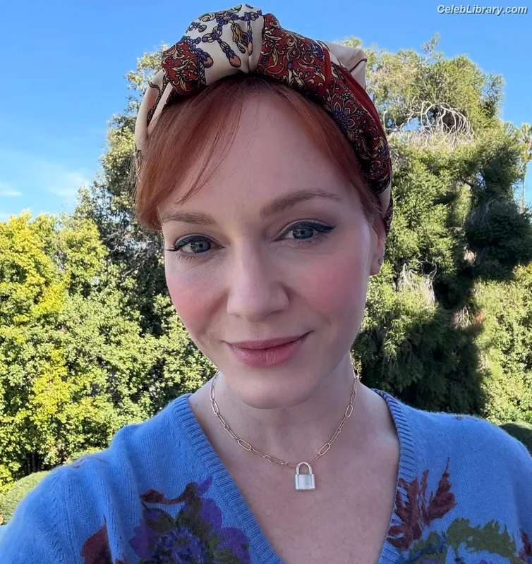 Christina Hendricks photo 19 of 2758