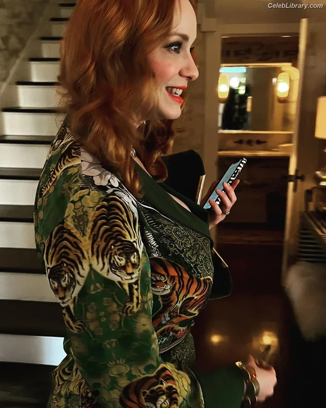 Christina Hendricks photo 21 of 2758