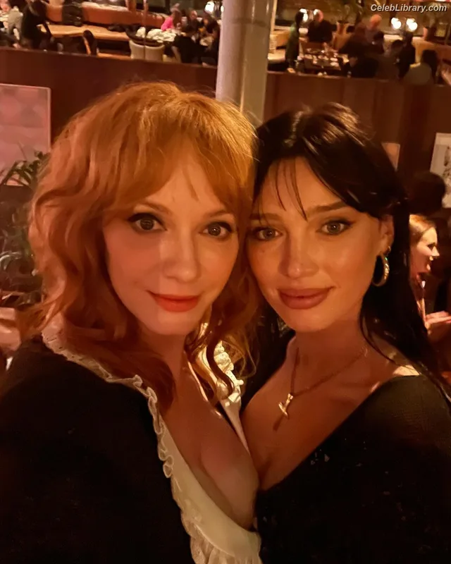 Christina Hendricks photo 4 of 2758