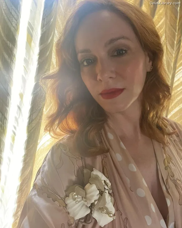 Christina Hendricks photo 14 of 2758