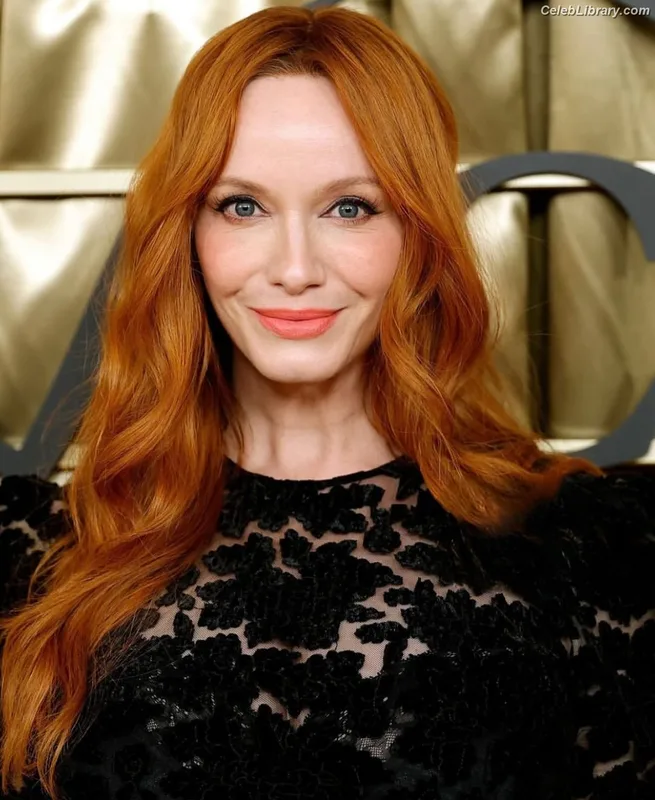 Christina Hendricks photo 2 of 2758