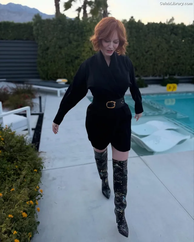 Christina Hendricks photo 17 of 2758