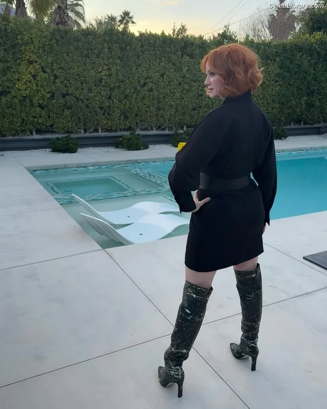 Christina Hendricks photo 18 of 2758