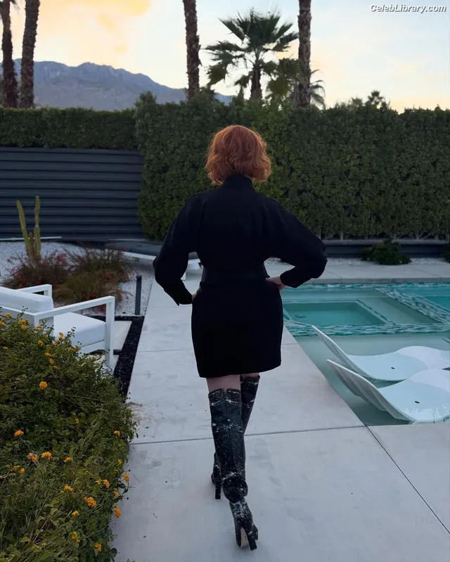 Christina Hendricks photo 20 of 2758
