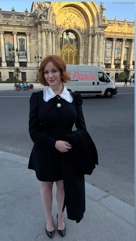 Christina Hendricks photo 8 of 2758