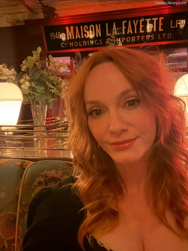 Christina Hendricks photo 6 of 2758