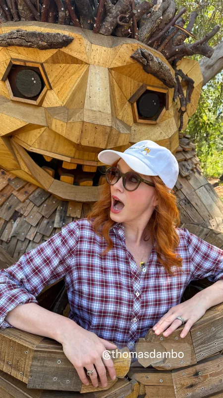 Christina Hendricks photo 8 of 2758