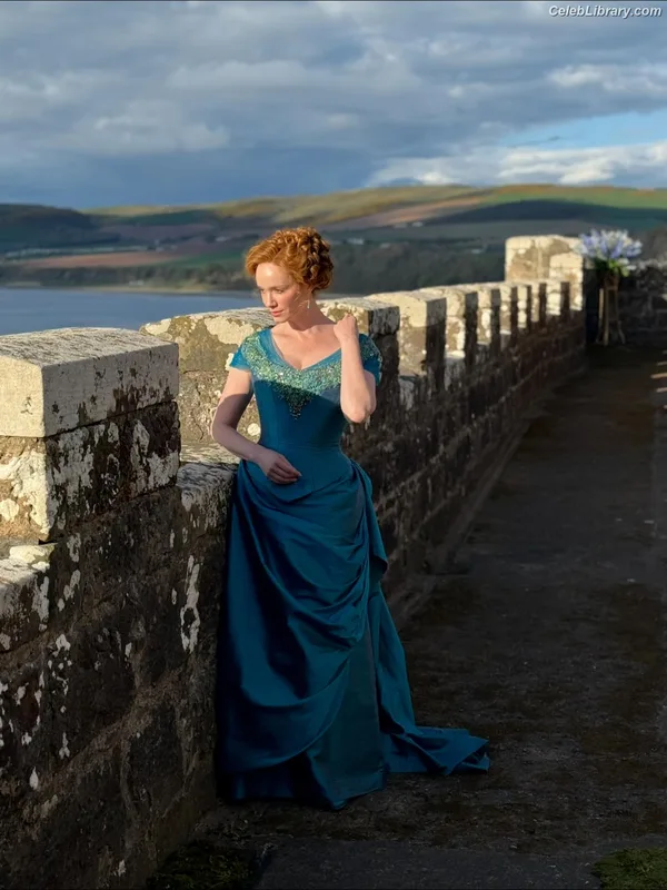 Christina Hendricks photo 11 of 2758